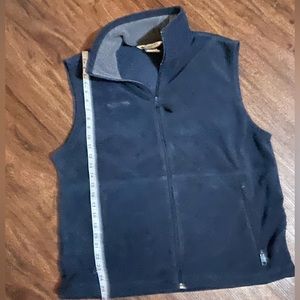 Men”s Columbia Navy Fleece Full Zip Vest. Size Large